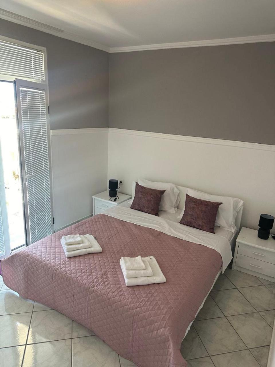 Tia Sveti Stefan Apartment