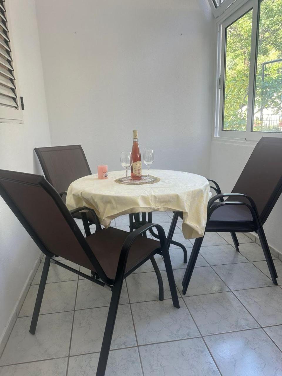 Tia Sveti Stefan Apartment